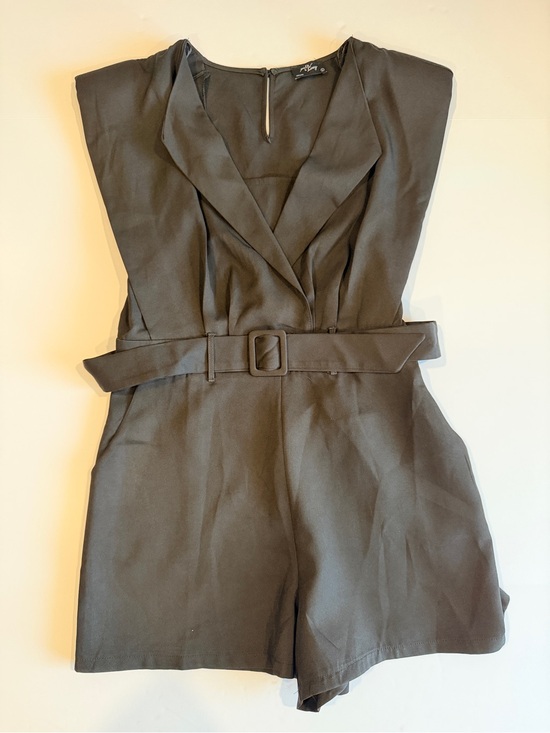 Milk & Honey Pants - Sleeveless Belted V-Neck Romper in Olive - Unbranded